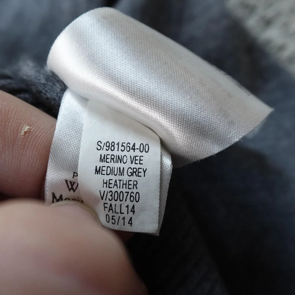 Gap Sweater Mens XL‎ Gray Merino Wool V Neck Pullover Knit Soft Cozy Lightweight